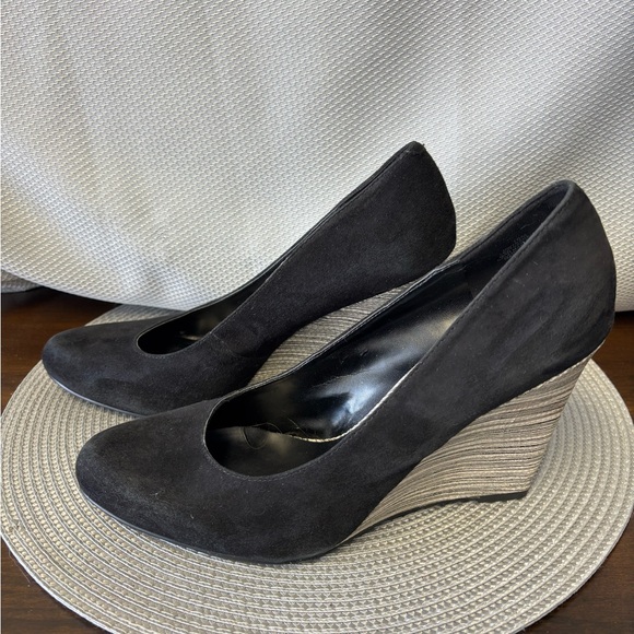 Nine West black suede with black and gray rafia wedge heel. Size 10 - Picture 1 of 4